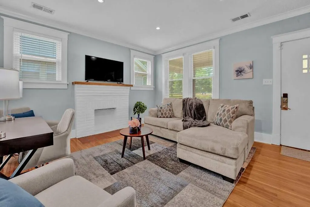 Holiday home Cheerful Midtown Home With View Of Rhodes College Memphis United States